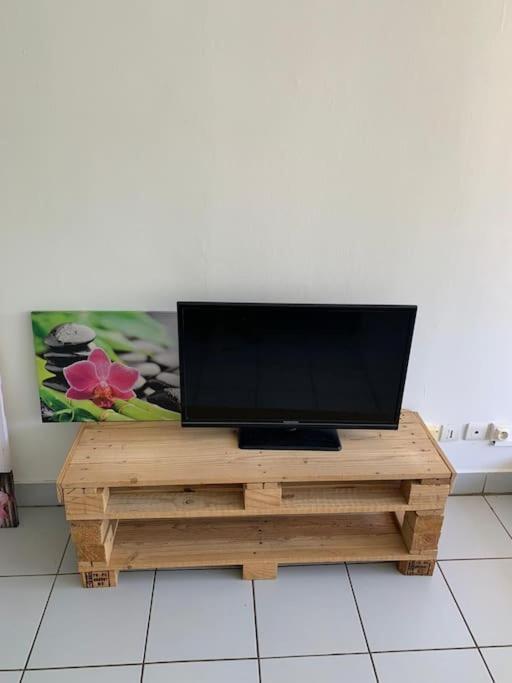 Petit Prix Et Grand Confort A Saint Gilles Les Bains ภายนอก รูปภาพ